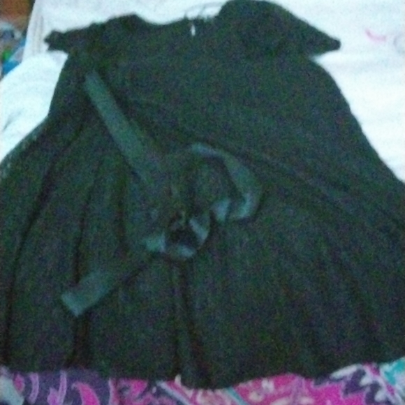 I'm am selling a black 14 /16 size black dress with a bow a hockey a green purse - Picture 1 of 5